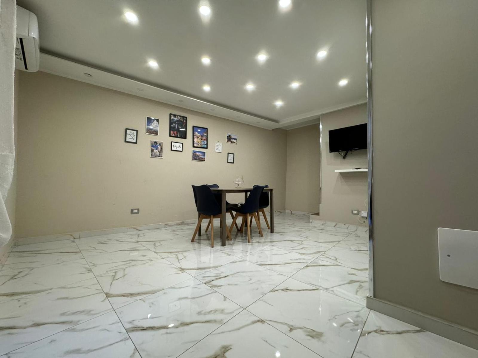 Pizzaiola'S Home Napoli Esterno foto