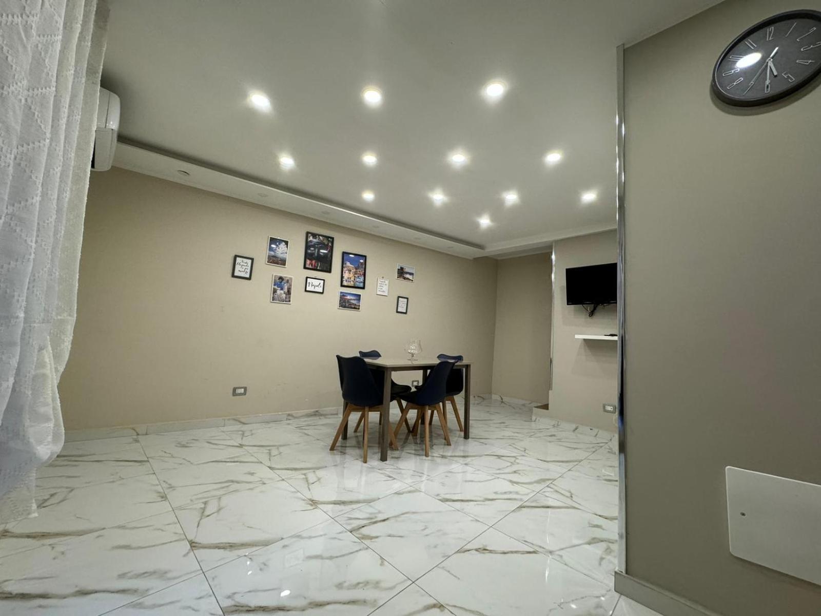 Pizzaiola'S Home Napoli Esterno foto