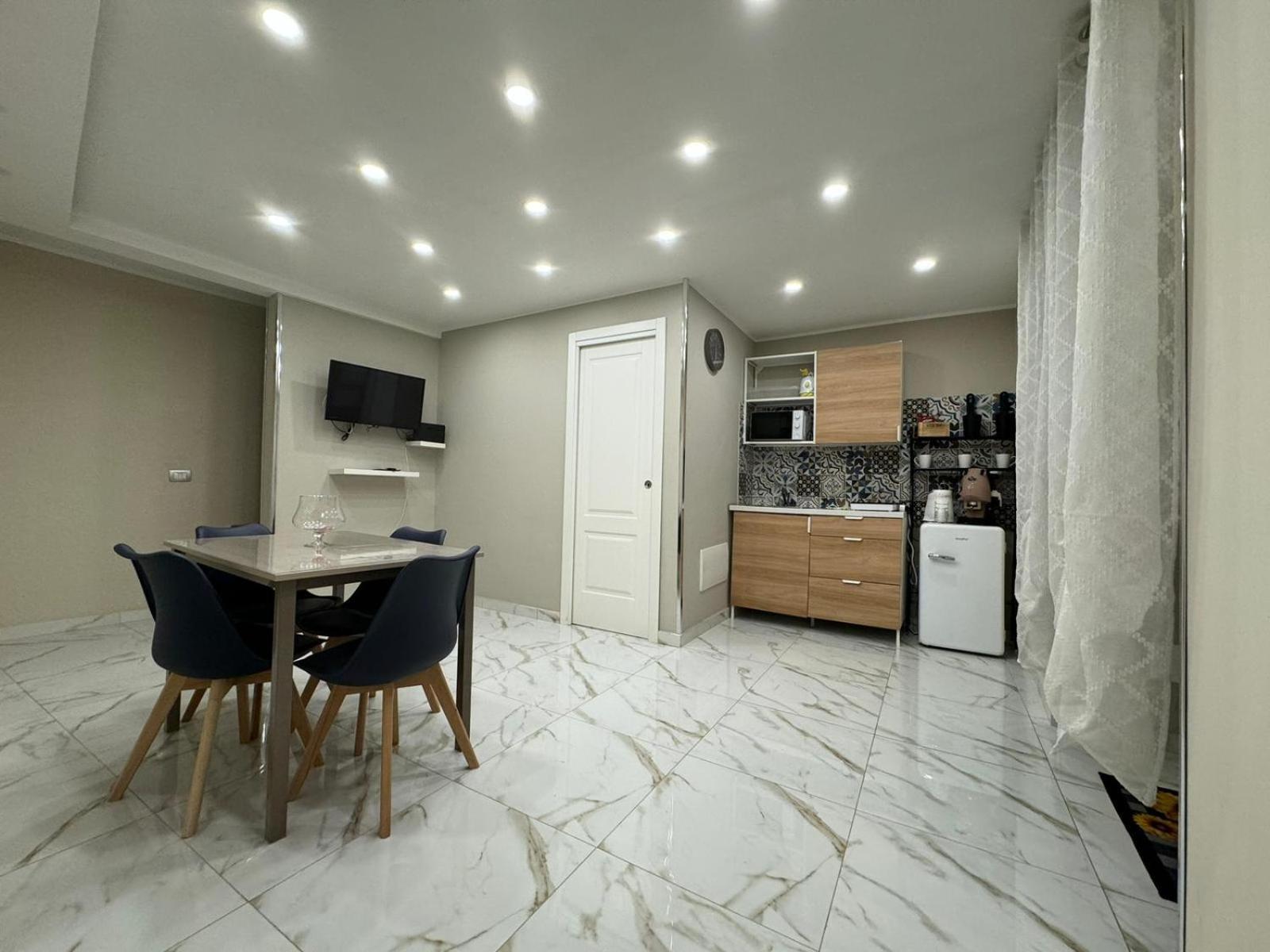 Pizzaiola'S Home Napoli Esterno foto
