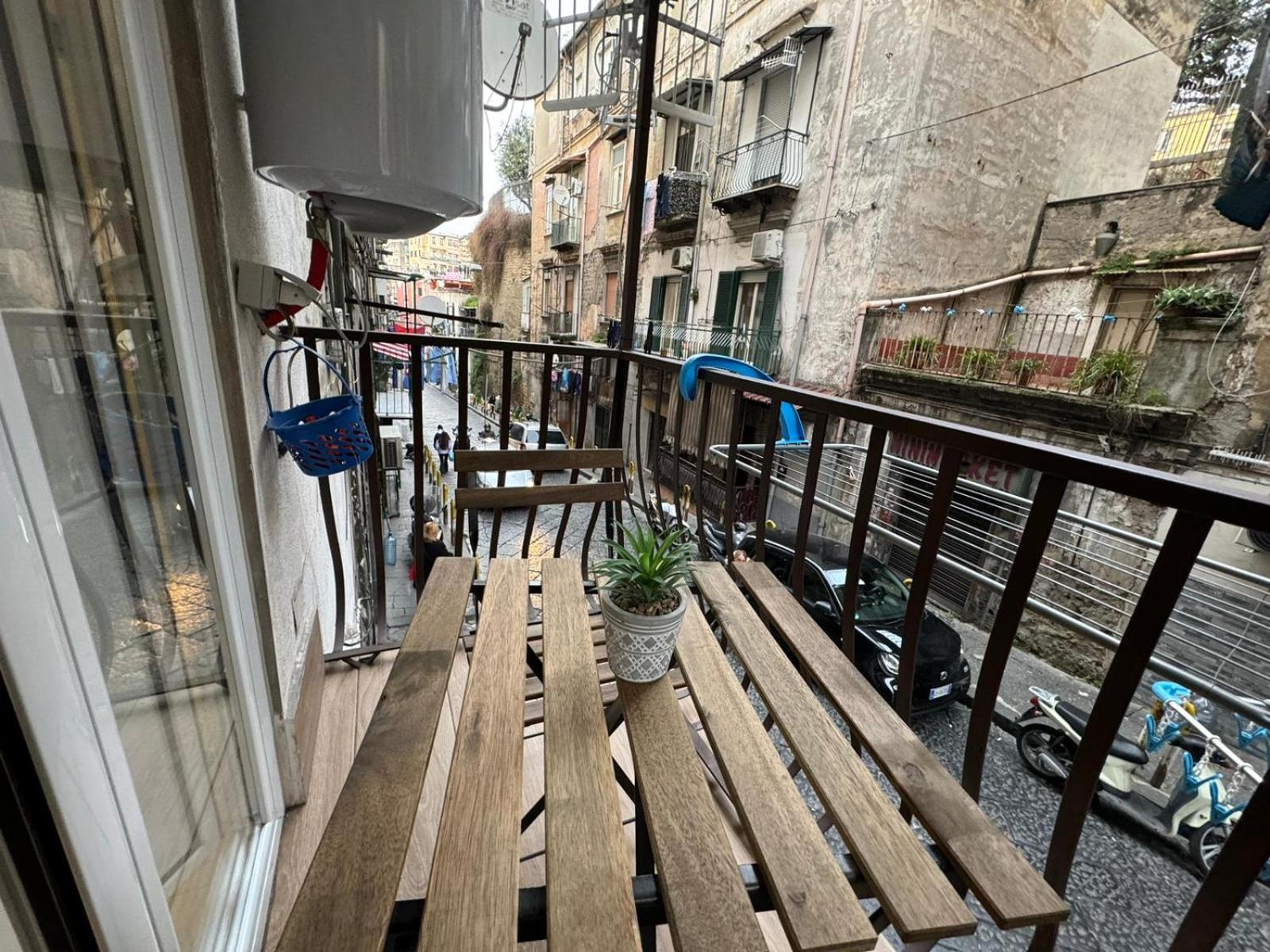 Pizzaiola'S Home Napoli Esterno foto